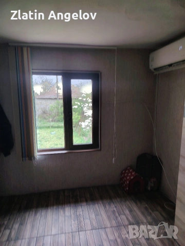 къща. с. един декар двор