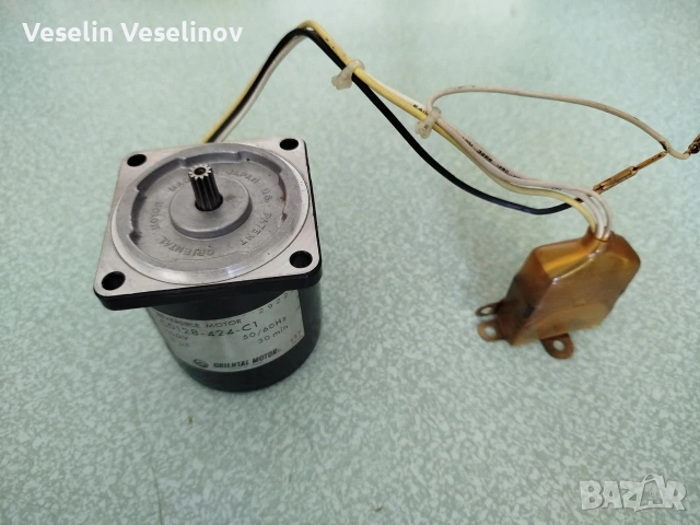 Реверсивен двигател Oriental Motor C0128-424-C1 (100V) с пиньон - 5 бр., снимка 2 - Електродвигатели - 54342853