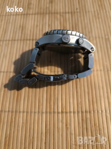 Часовник швейцарски Nixon 300м водоустойчив , снимка 5 - Мъжки - 53951550