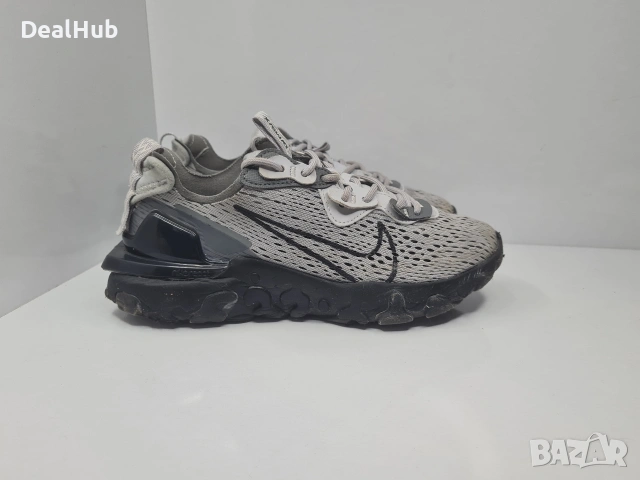 Маратонки Nike React Vision Носени,но в добро състояние. Размер 40 стелка 25 см. Цена 50 евро.