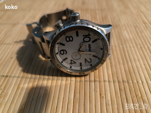Часовник швейцарски Nixon 300м водоустойчив , снимка 10 - Мъжки - 53951550