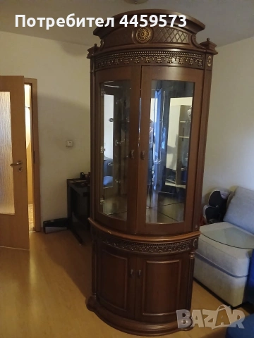 Масивна стъклена витрина, снимка 3 - Секции и витрини - 55055550