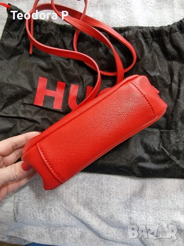 Дамска чанта HUGO, снимка 3 - Чанти - 54540756