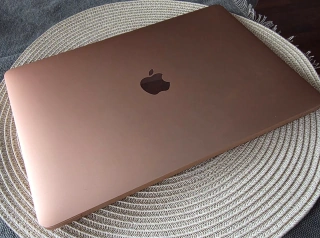 Продавам MacBook Air 13 m1 256gb 8gb gold в Лаптопи за работа в гр