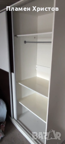 Продава гардероб -голям -врати на  колелца -49,99 евро., снимка 2 - Гардероби - 54649343