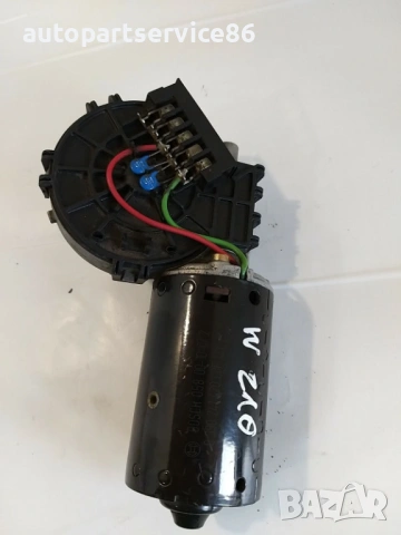 Мотор за предни чистачки за Mercedes E Class W210 (2001) 0390241420, снимка 2 - Части - 53986170