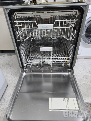 Продавам Съдомиялна за частично вграждане MIELE 60см. ГЕРМАНИЯ, снимка 2 - Съдомиялни - 55014063