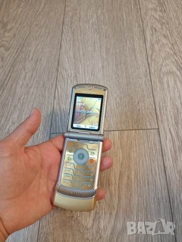 Motorola V3i Dolce & Gabanna Gold 🪙, снимка 3 - Motorola - 54584340