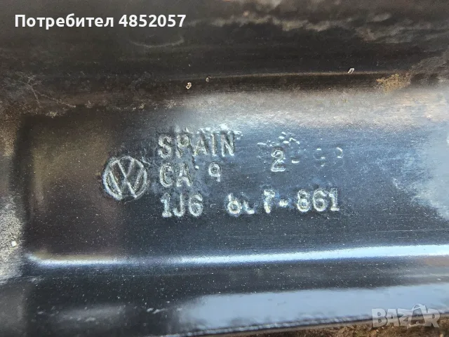Държач / монтажна лайсна) за задна броня на Фолксваген Голф 4/Бора 1J6 807 861 , снимка 3 - Части - 55619269