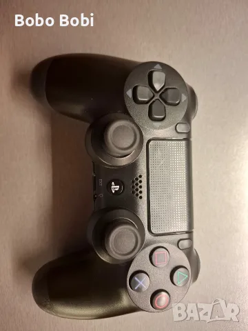 Продавам оригинален контролер за PS4.