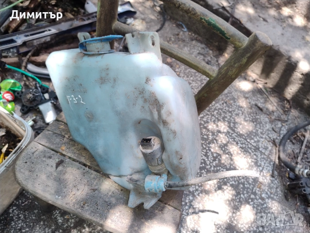 Казанче Течност Чистачки + Помпа За Фолксваген Голф 3 1993г / VW Golf 3 1993y