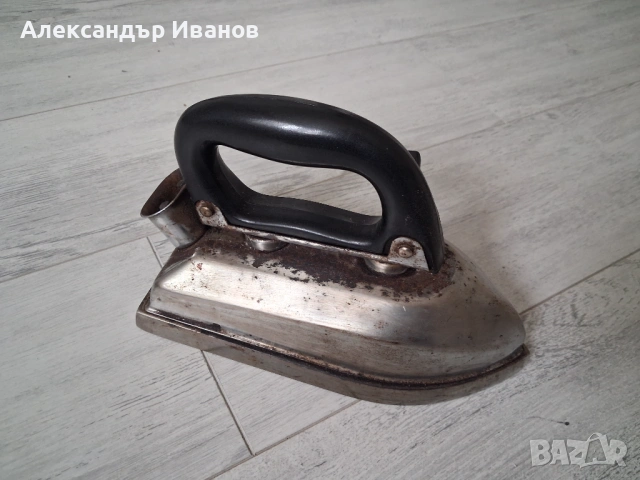 Българска ретро ютия 1965 г., снимка 2 - Антикварни и старинни предмети - 54482195