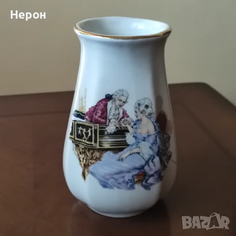 Порцеланова ваза