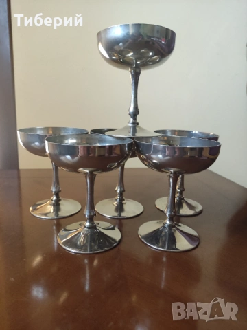 Посребрени чаши за вино