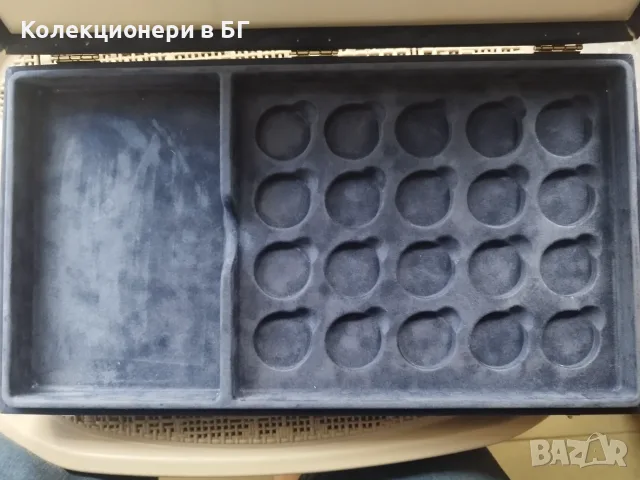 ГОЛЯМА ВЕЛУРЕНА КУТИЯ  ЗА СЪХРАНЕНИЕ НА МОНЕТИ, снимка 4 - Нумизматика и бонистика - 55327402