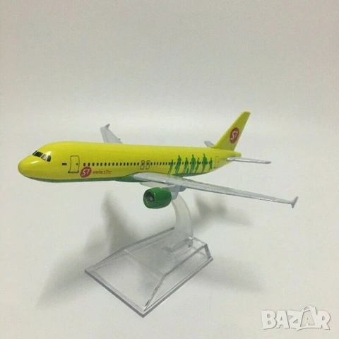 Еърбъс 320 самолет модел макет S7 Сибир метален A320 Русия руска компания полети пътници 1 класа баг, снимка 5 - Коли, камиони, мотори, писти - 54750205