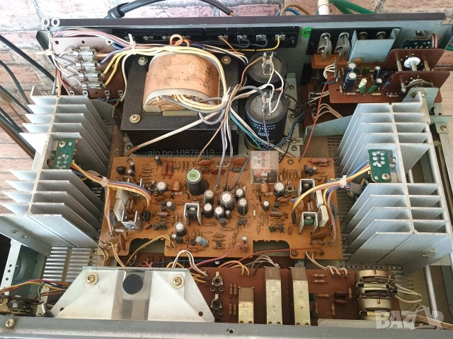 ⏯️Клип. Akai AM-2600 solid state stereo Amplifier, снимка 10 - Ресийвъри, усилватели, смесителни пултове - 55186450