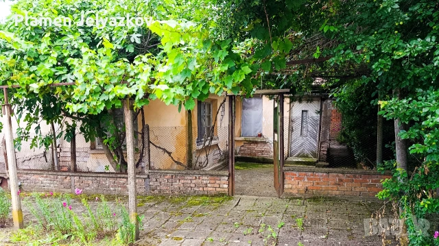 Продавам къща със дворно място в село Михайлово, 