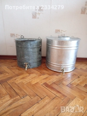 Автентични мивки за вода, стари селски водника, резервоари за вода.