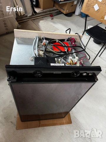 Хладилник Dometic RM5380 (Свален от чисто нов Кемпер) , снимка 2 - Хладилни чанти - 54614779