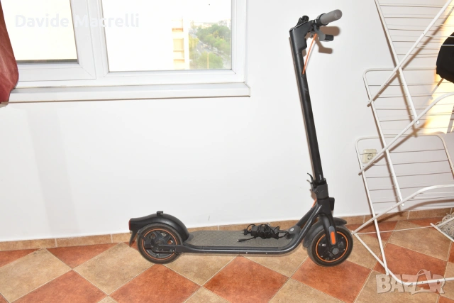 Продавам Segway-Ninebot F40I – с мигачи, гуми 10", отлично състояние