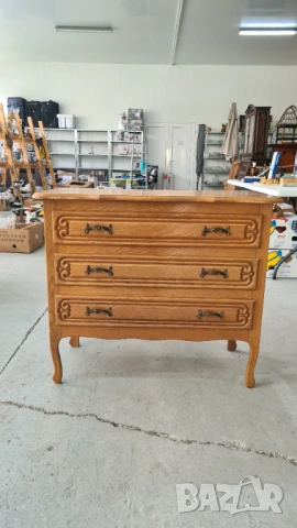 Масивен дъбов скрин с три чекмеджета, стил Рустик, снимка 2 - Шкафове - 54204427