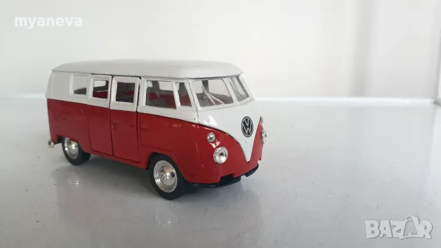 Volkswagen Microbus от 1962 г., метален , произведен от Welly. 