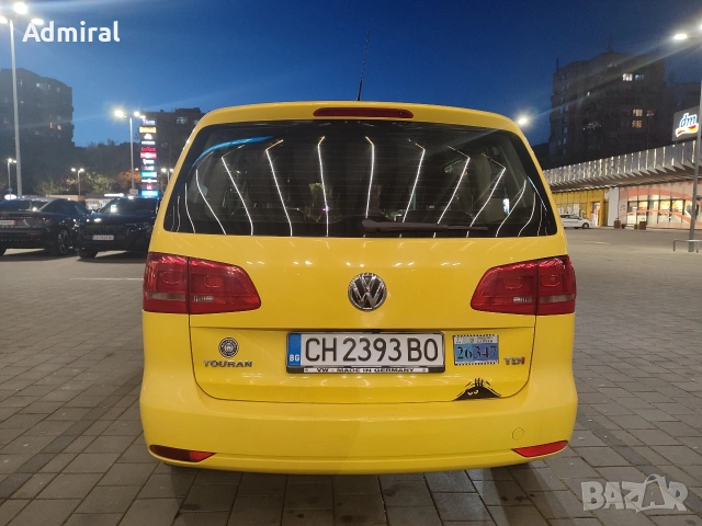 Volkswagen Touran 1.6 TDI 105 DSG/Кожен салон/Автопилот/Мултиволан/Печка, снимка 5 - Автомобили и джипове - 52946664