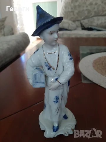 Момче с сандъче