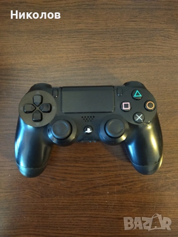 Продавам оригинален джойстик за Playstation 4 (PS4)