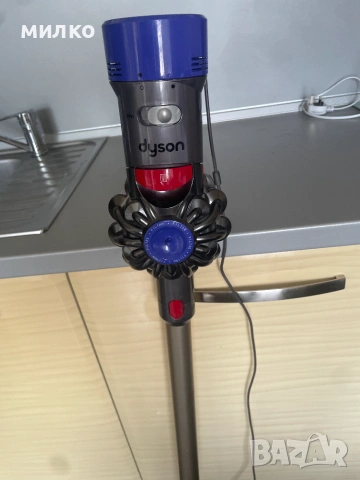 Акумулаторна прахосмукачка DYSON V-8, снимка 2 - Прахосмукачки - 55035693