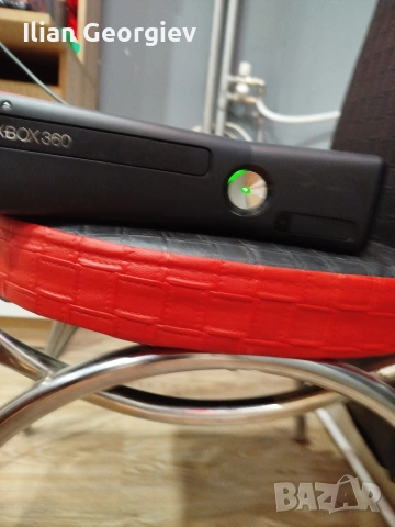 Продавам модната конзола XBOX 360 Slim, снимка 11 - Xbox конзоли - 54317809
