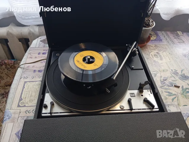 Ретро грамофон Dual P 54 с вграден усилвател и говорител, снимка 3 - Грамофони - 55416477