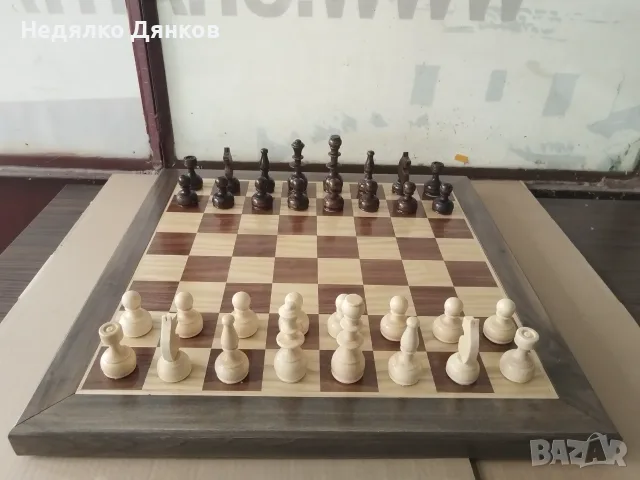 Шах дъска с фурнир орех ясен с рамка от масив и комплект фигури. , снимка 2 - Шах и табла - 55500420