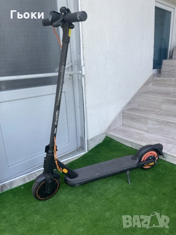 Електрическа тротинетка Xiaomi Electric, снимка 2 - Скутери и тротинетки - 55557287