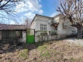 Продава се къща, снимка 1
