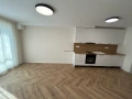 Собственик продава 3 стаен апартамент в кв. Възраждане 2, снимка 4