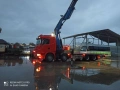 Продавам Scania 124 с кран FASSI 800, в добро работно състояние, готов за работа. Мощност: 420 к.с. , снимка 3
