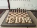Шах дъска с фурнир орех ясен с рамка от масив и комплект фигури. , снимка 2