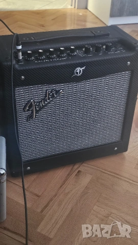 китарна уредба кубе fender mustang v2