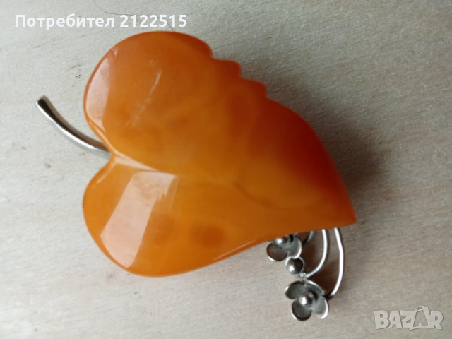 Стара руска кехлибар брошка