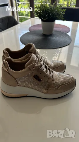 Сникърси Guess 38 размер, снимка 2 - Кецове - 55649299