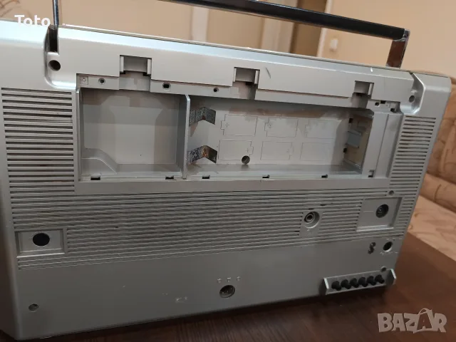 Радиокасетофон Grundig RR2000, снимка 7 - Радиокасетофони, транзистори - 55659961