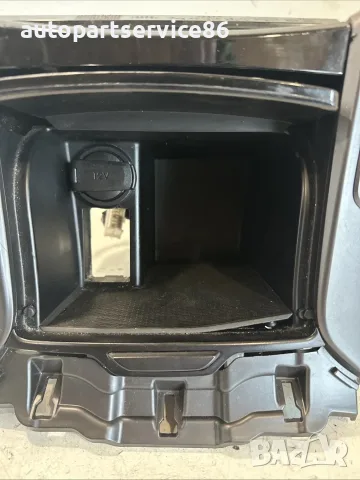жабка на централната конзола 84630-3Z615 за Hyundai i40 1.7 CRDi (2018 г.), снимка 3 - Части - 55516231
