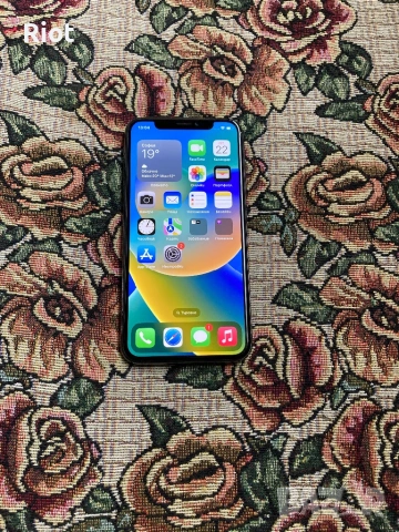 Продавам iphone X 