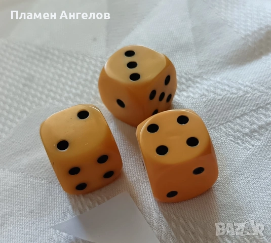 Комплект от три броя стари бакелитови зарчета, снимка 4 - Други ценни предмети - 55041813
