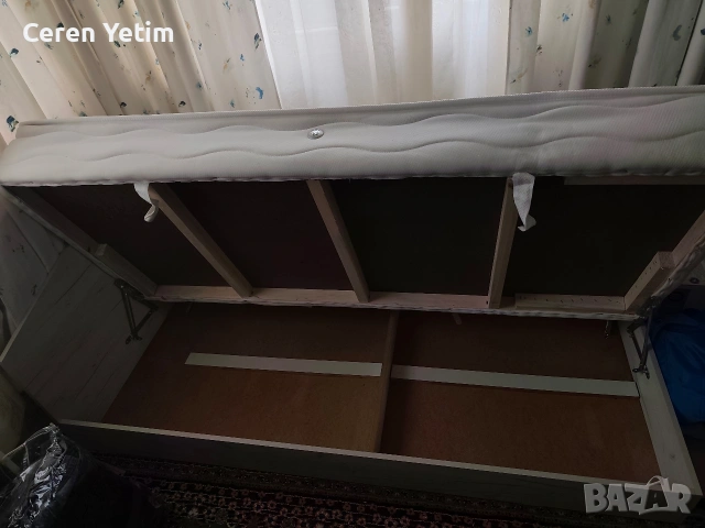 Легло с матрак и механизъм