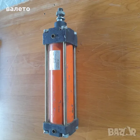 Пневматичен цилиндър 