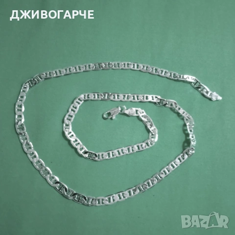 Чисто нов, сребърен ланец. Интересна плетка. В кутия.
