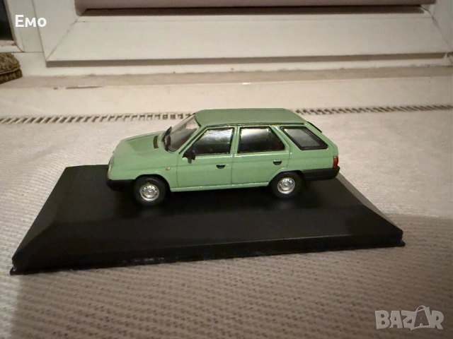 Шкода форман 1:43, снимка 2 - Колекции - 54218706